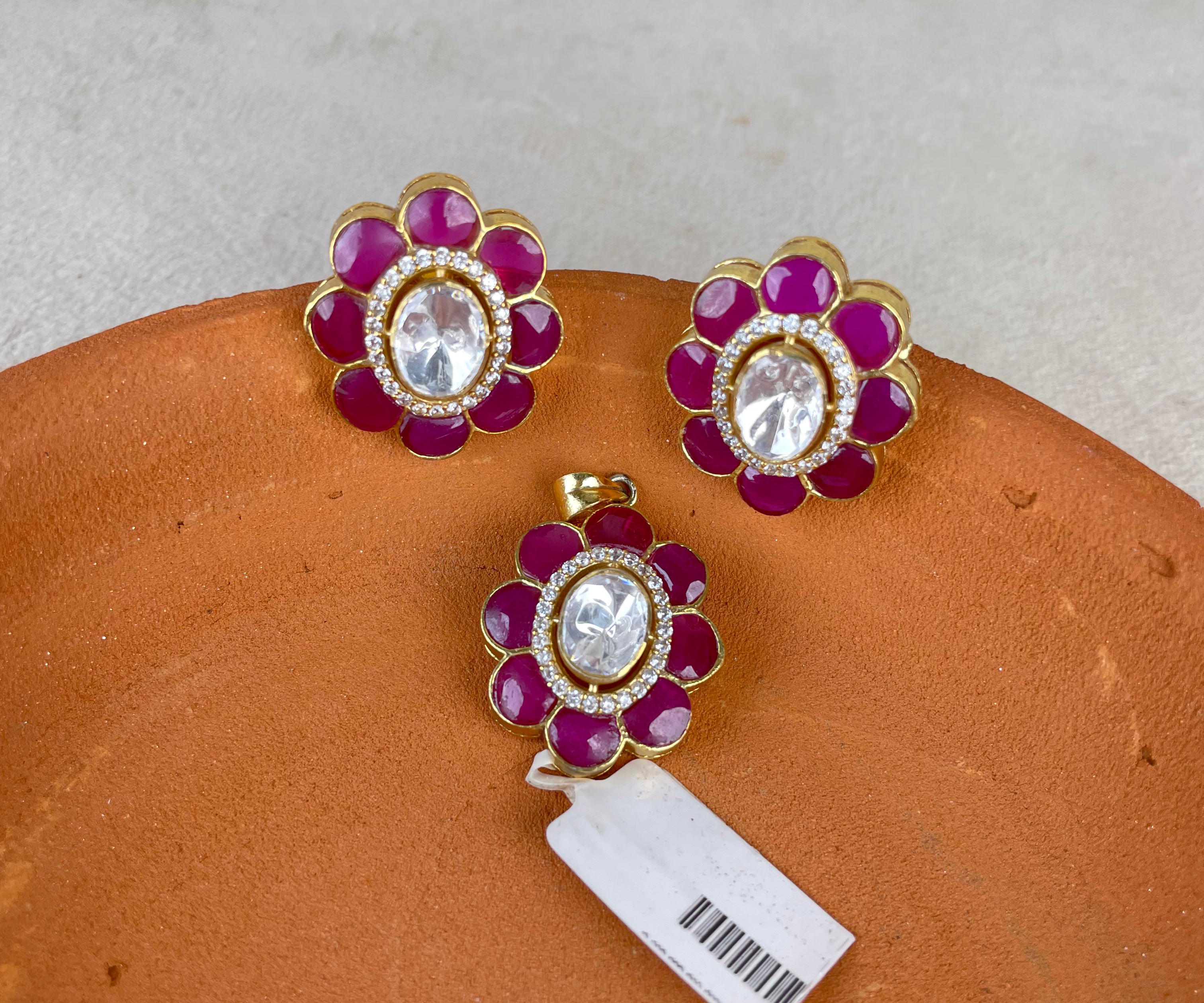 Gulabi Noor Pendant Set