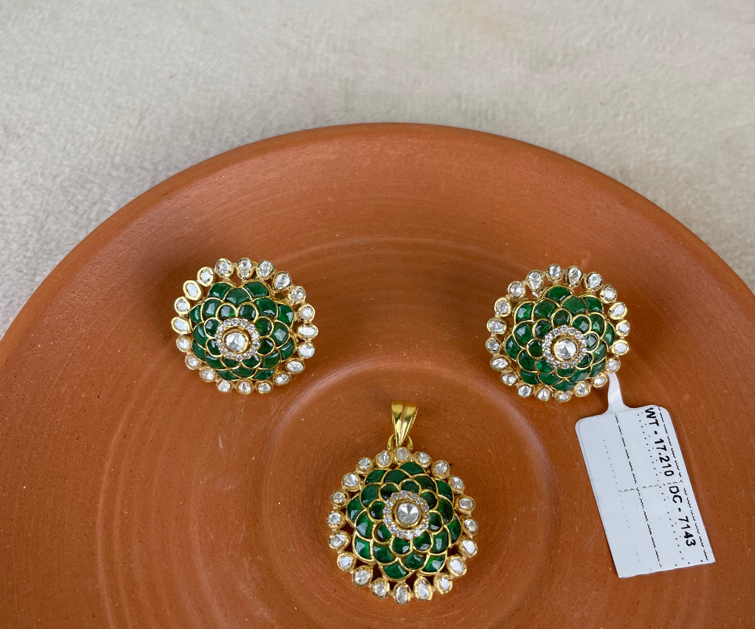 Panna Phool Pendant Set